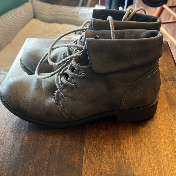 booties - Picture 2 of 3